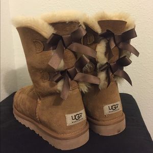 Ugg boots with bows